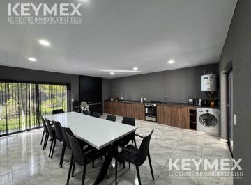 Casa · 200m² · 4 Ambientes · 1 Cochera · Casa Totalmente Renovada y Moderna con Quincho y Piscina en Lobos (Apta Financiación) Privada)