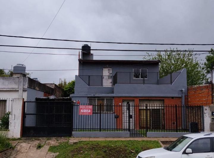 Casa · 80m² · 3 Ambientes · 2 Cocheras