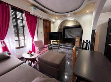 Casa · 220m² · 4 Ambientes · 1 Cochera · Casa en Venta Rafael Calzada Cercana a La Estacion