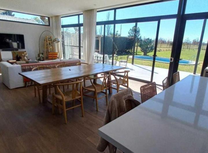 Casa · 1000m² · 6 Ambientes