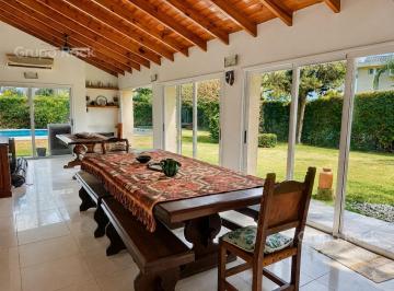Casa · 1100m² · 5 Ambientes · Espectacular Casa en Campo Chico