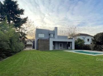 Casa · 800m² · 5 Ambientes · Casa en Los Pilares