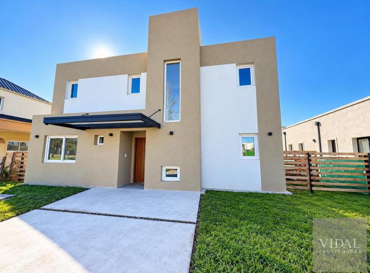 Casa · 144m² · 5 Ambientes · 1 Cochera