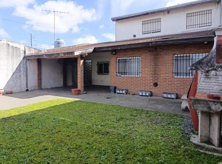 Casa · 140m² · 5 Ambientes · 4 Cocheras