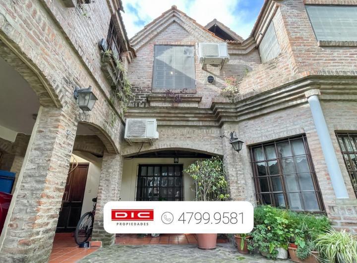 Casa · 228m² · 7 Ambientes · 2 Cocheras