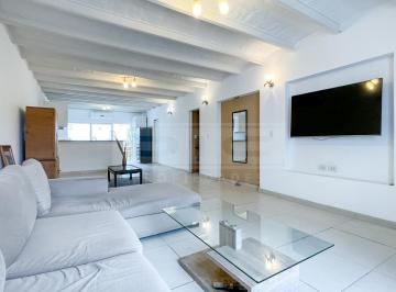 Casa · 105m² · 3 Ambientes · 1 Cochera · Duplex 1 Dormitorio Reciclado a Nuevo