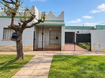 Casa · 157m² · 3 Ambientes · 1 Cochera · Casa | 4 Ambientes | Local | Cochera | Ituzaingó Sur