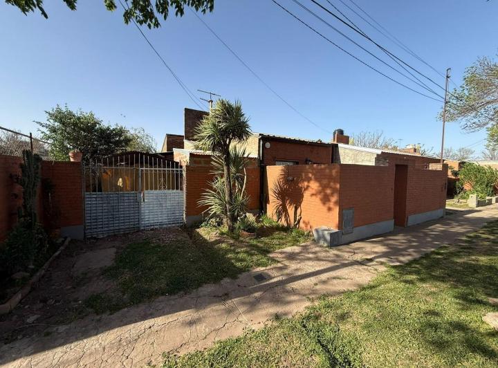 Casa · 73m² · 5 Ambientes · 1 Cochera