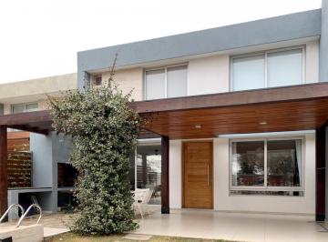 Casa · 70m² · 5 Ambientes · 1 Cochera · Duplex en Alquiler Manantiales - Casas Patio - 2 Dorm.. Pileta