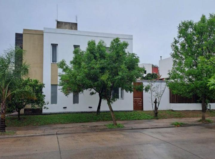 Casa · 150m² · 5 Ambientes · 1 Cochera