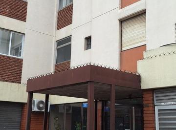 Departamento · 60m² · 3 Ambientes · 1 Cochera · Departamento en Centro (Moreno)