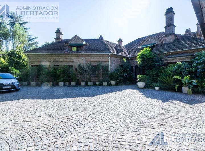 Casa · 438m² · 7 Ambientes