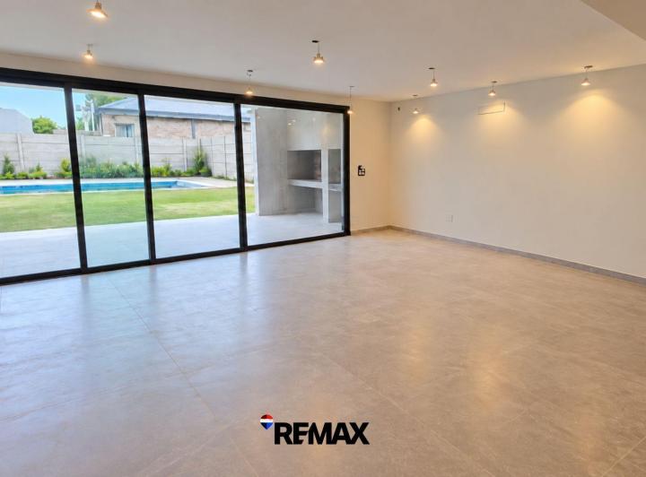 Casa · 182m² · 4 Ambientes · 2 Cocheras