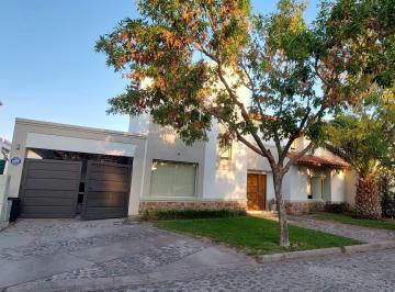 Casa · 180m² · 5 Ambientes · 2 Cocheras · Casa en 2 Plantas, con Jardín y Pileta en Barrio Privado del Pilar