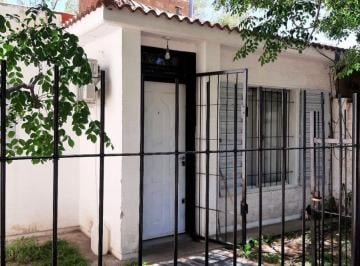 Casa · 132m² · 4 Ambientes · 1 Cochera · Venta de Casa + Depto (Local) en La Punta