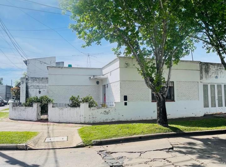 Casa · 199m² · 4 Ambientes · 2 Cocheras