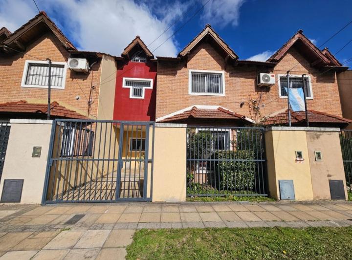 Casa · 160m² · 4 Ambientes · 1 Cochera