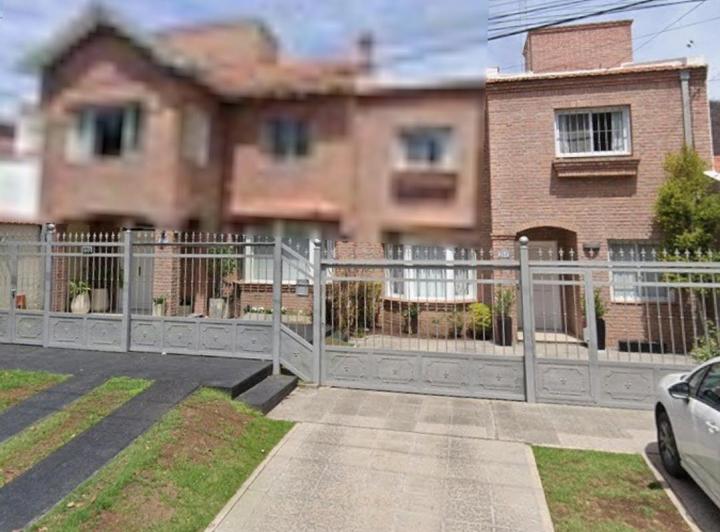 Casa · 220m² · 4 Ambientes · 1 Cochera