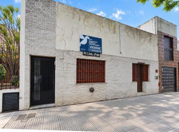 PH · 59m² · 3 Ambientes · PH 3 Ambientes en Venta en Villa Devoto, Al Frente con Patio, Para Refaccionar
