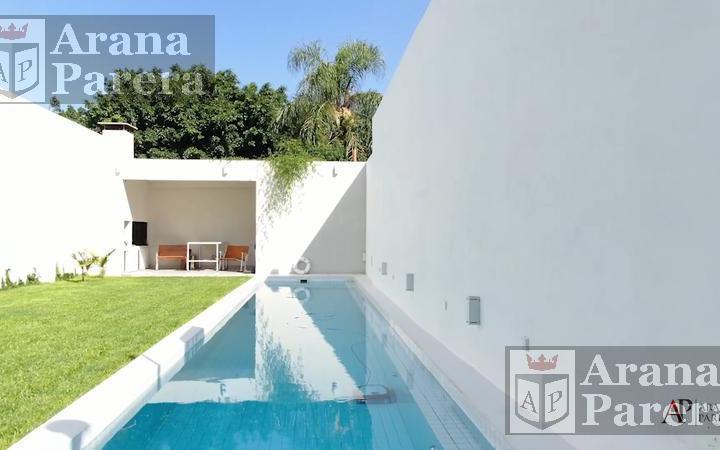 Casa · 485m² · 5 Ambientes · 4 Cocheras