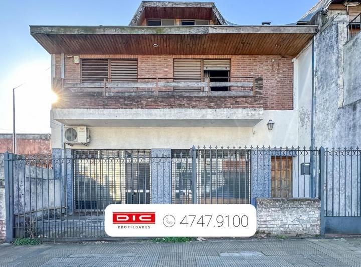 Casa · 236m² · 7 Ambientes · 1 Cochera