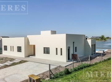 Casa · 182m² · 6 Ambientes · 1 Cochera · Casa en Venta a Laguna en Una Planta Area 8 Barrio San Sebastian, Loma Verde