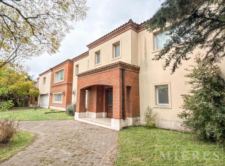 Casa · 476m² · 5 Ambientes · 2 Cocheras