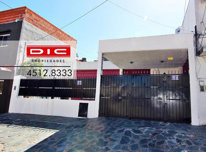 Casa · 135m² · 4 Ambientes · 2 Cocheras