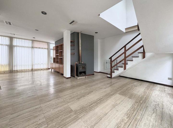 Casa · 160m² · 5 Ambientes · 1 Cochera