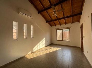 Casa · 67m² · 4 Ambientes · 2 Cocheras · Venta - Casa de 2 Dorm. con Jardín y Cochera - Granadero Baigorria.