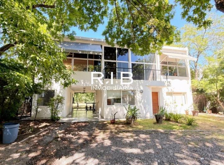 Casa · 180m² · 4 Ambientes · 2 Cocheras