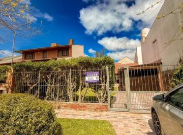 Casa · 138m² · 3 Ambientes · 1 Cochera · Chalet 3 Amb + Escritorio. Lopez de Gomara 6100