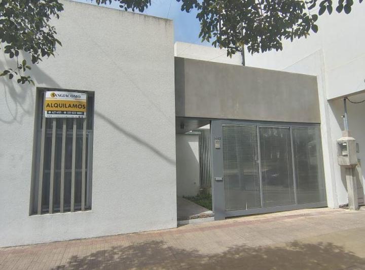 Casa · 130m² · 5 Ambientes · 1 Cochera