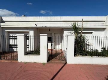 Casa · 145m² · 5 Ambientes · 1 Cochera · Venta de Casa en Murphy