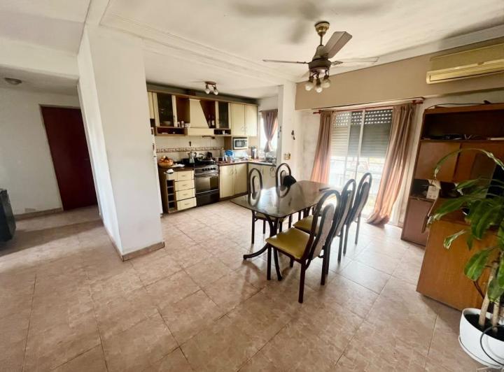 Casa · 185m² · 5 Ambientes · 2 Cocheras