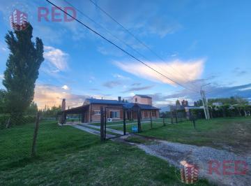 Casa · 264m² · 5 Ambientes · 1 Cochera · Casa en Barrio Los Pioneros en Plottier