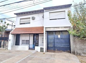Casa · 134m² · 8 Ambientes · 3 Cocheras · Multifamiliar - Dos Unidades de 3 Amb c/u y Una Unidad de 2 Amb 3 Cocheras