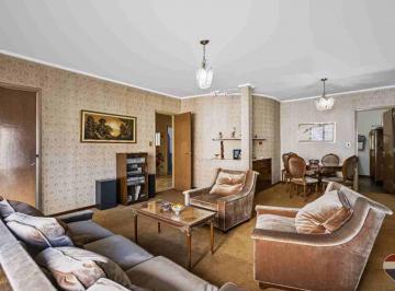 Casa · 336m² · 6 Ambientes · 1 Cochera · Casa en Alquiler La Plata