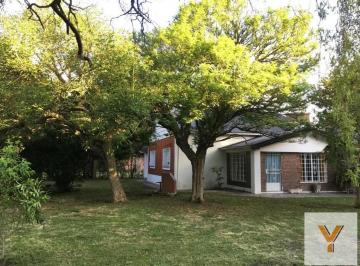 Quinta vacacional · 170m² · 5 Ambientes · Quinta en Venta - 3 Dorm. 2 Baños - 872 m - La Plata