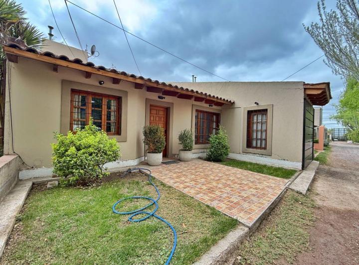Casa · 169m² · 6 Ambientes · 1 Cochera