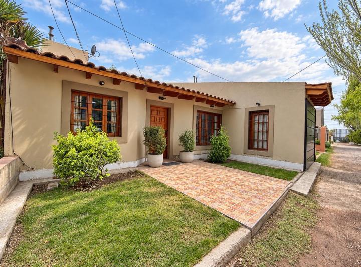 Casa · 169m² · 6 Ambientes · 1 Cochera