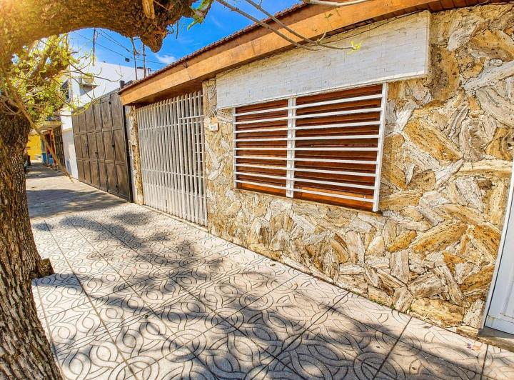 Casa · 130m² · 3 Ambientes · 1 Cochera