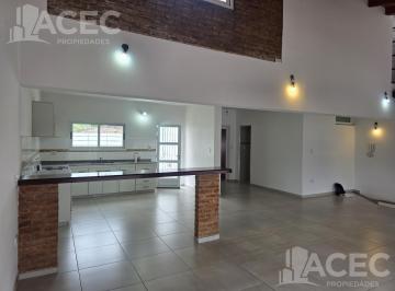 Casa · 130m² · 3 Ambientes · Alquiler - Casa - Azcuenaga