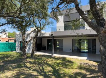 Casa · 350m² · Casa de Categoria en Siete Soles