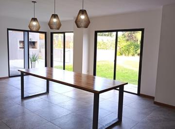 Casa · 260m² · 6 Ambientes · 2 Cocheras · Vendo Casa de 4 Dorm. y 2 Baños en Punta Pinares El Pinar