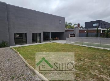 Casa · 260m² · 6 Ambientes · 2 Cocheras · Vendo Casa de 4 Dorm. y 2 Baños en Punta Pinares El Pinar