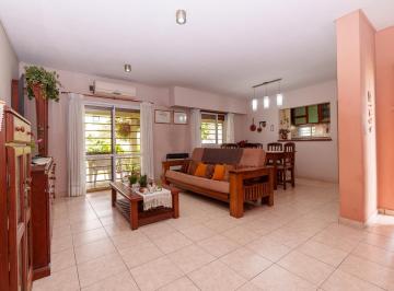 Casa · 91m² · 4 Ambientes · 2 Cocheras · Casa 3 Dorm. y Patio en Venta