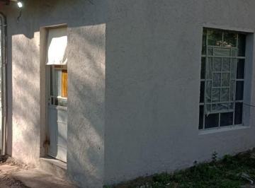 Casa · 40m² · 2 Ambientes · 1 Cochera · Vendo Casa de un Dormitorio Barrio Obrero