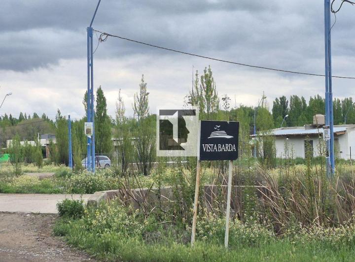 Terreno · 818m²
