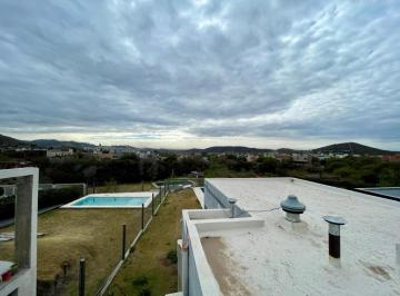 Casa · 220m² · 3 Dormitorios · 2 Cocheras · Casa 3 Dorm. Barrio La Estanzuela